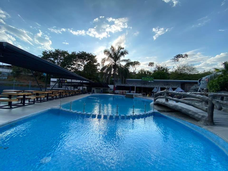 Hotel Pz Country Club & Conference Center San Isidro De El General Exterior photo